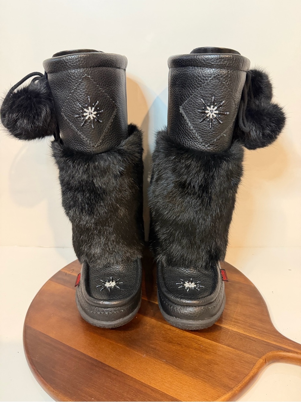 SoftMoc Black Leather Fur Trimmed Waterproof Beaded Mukluk Winter Boots Size 9